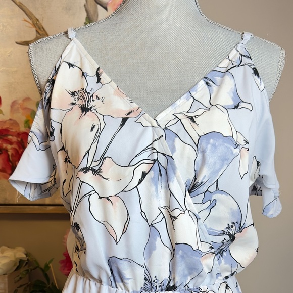 Dynamite Romper “cold shoulder” - Picture 2 of 3